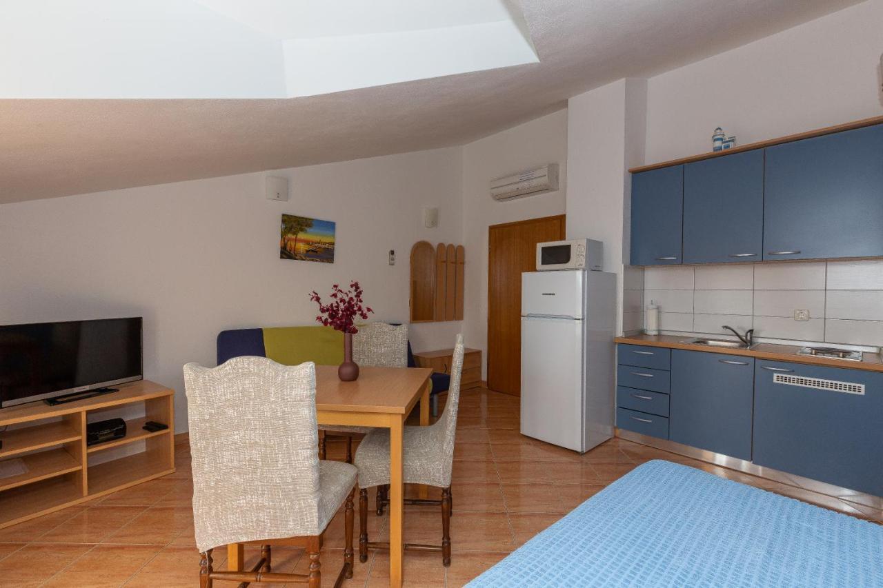 Apartments Dalmata Biograd Na Moru Buitenkant foto