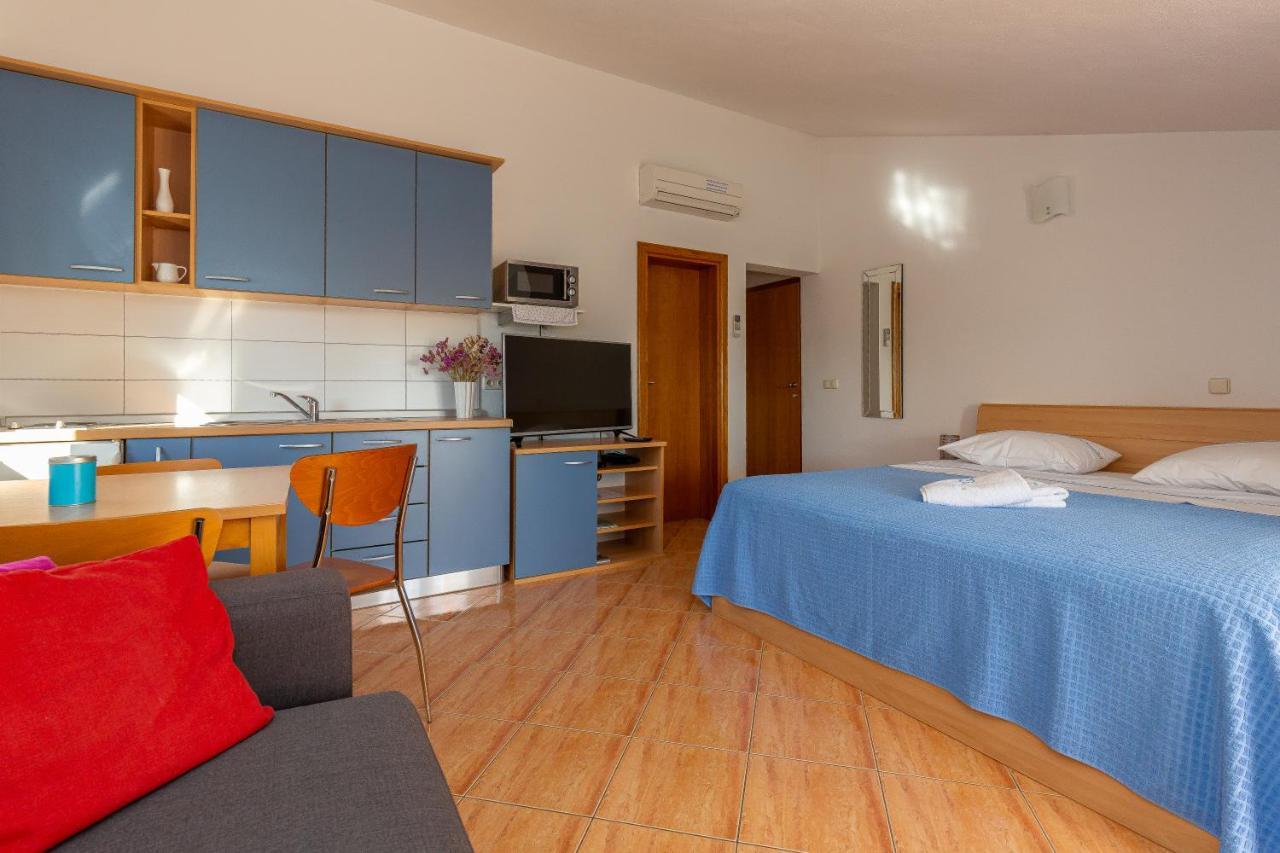 Apartments Dalmata Biograd Na Moru Buitenkant foto