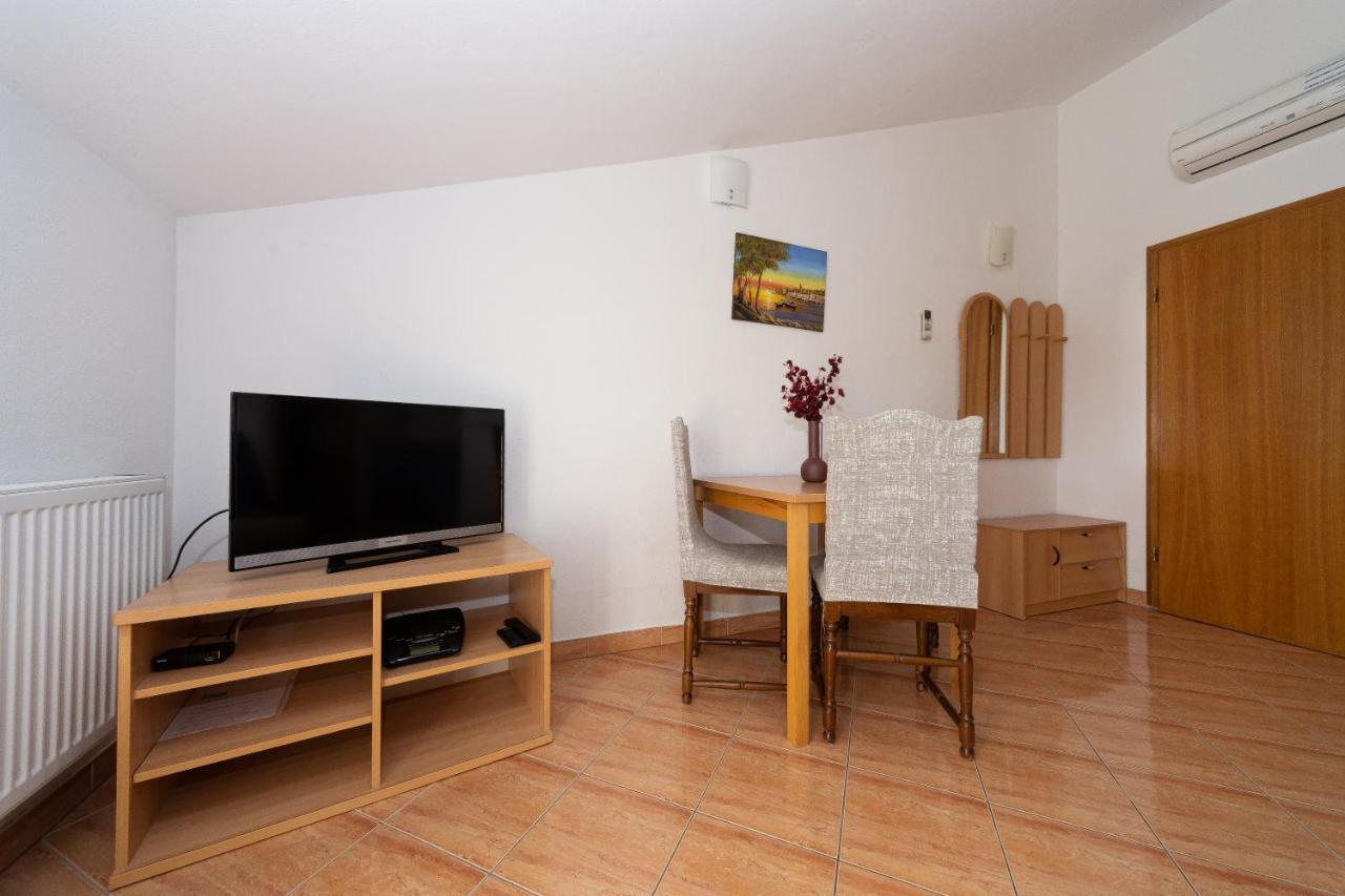 Apartments Dalmata Biograd Na Moru Buitenkant foto